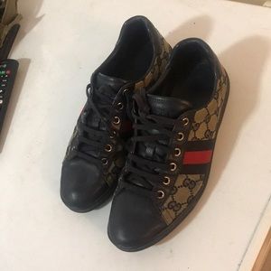 Women’s Gucci sneakers